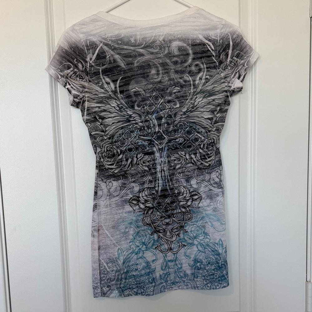 Women's Short Sleeve Graphic Tee with Cross Design - Black, White, and Blue - Picture 5 of 5
